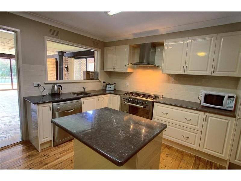 7 Yarrah Street, Kooringal NSW 2650