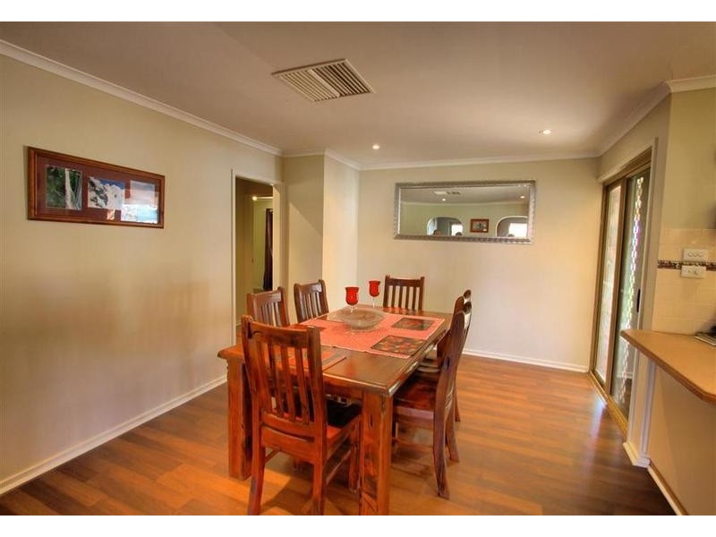 11 Gunyah Place, Glenfield Park NSW 2650