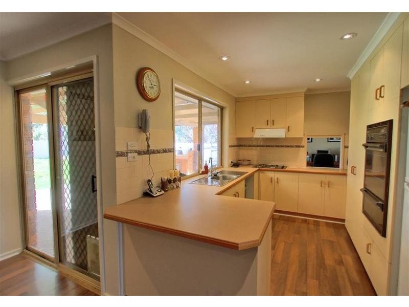 11 Gunyah Place, Glenfield Park NSW 2650