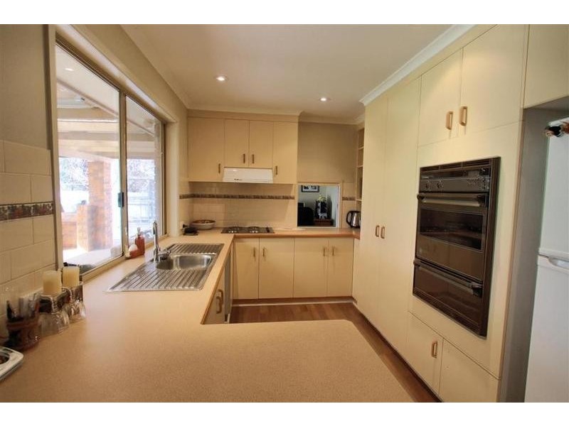 11 Gunyah Place, Glenfield Park NSW 2650