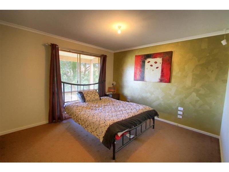 11 Gunyah Place, Glenfield Park NSW 2650