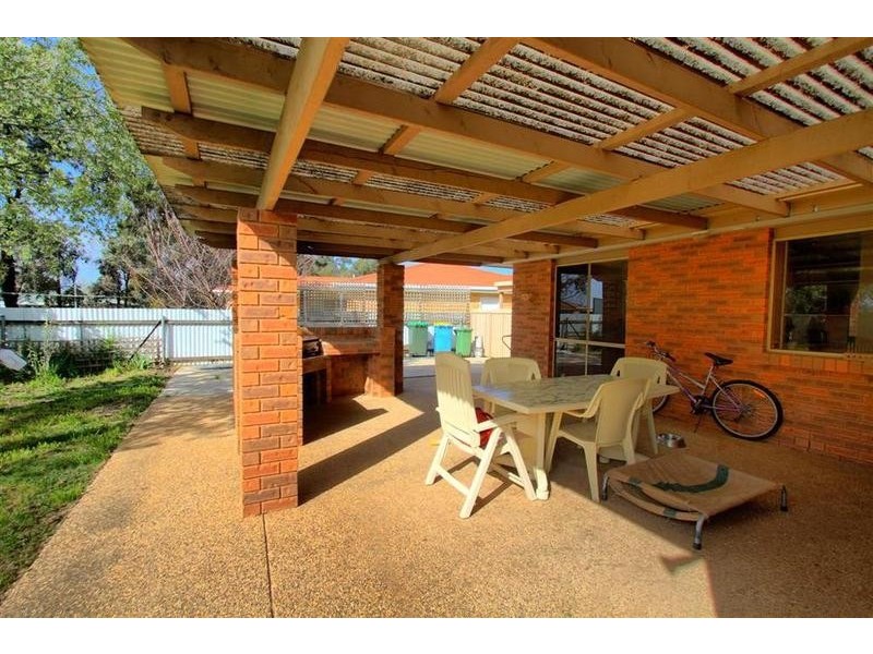 11 Gunyah Place, Glenfield Park NSW 2650
