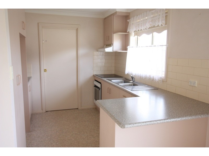 1/2 Bamarook Crescent, Glenfield Park NSW 2650