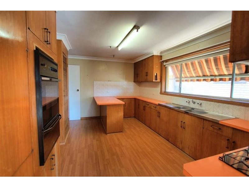 30 Geneva Crescent, Lake Albert NSW 2650