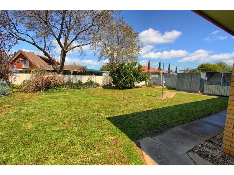 30 Geneva Crescent, Lake Albert NSW 2650