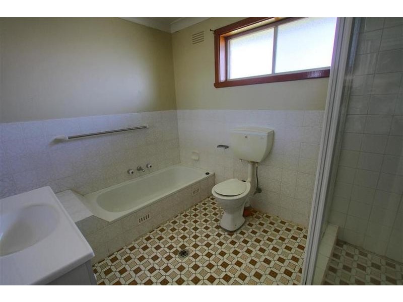 30 Geneva Crescent, Lake Albert NSW 2650