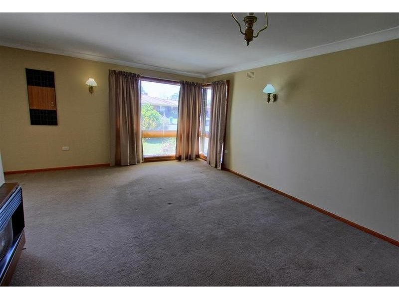 30 Geneva Crescent, Lake Albert NSW 2650