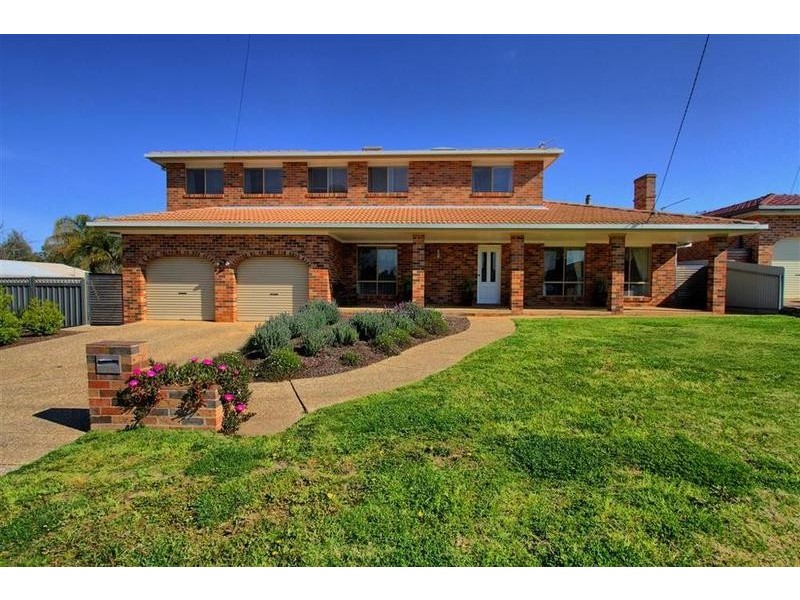 8 Hume Street, Lake Albert NSW 2650