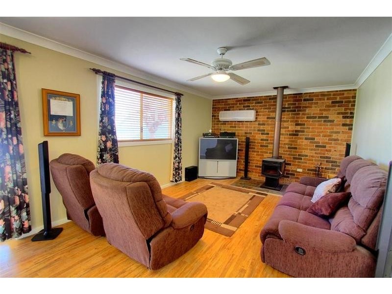 8 Hume Street, Lake Albert NSW 2650