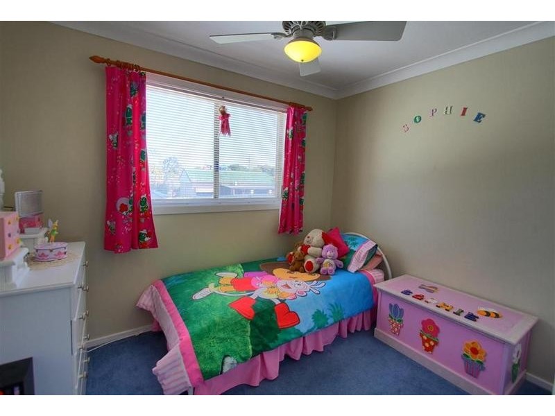 8 Hume Street, Lake Albert NSW 2650