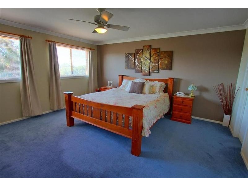 8 Hume Street, Lake Albert NSW 2650