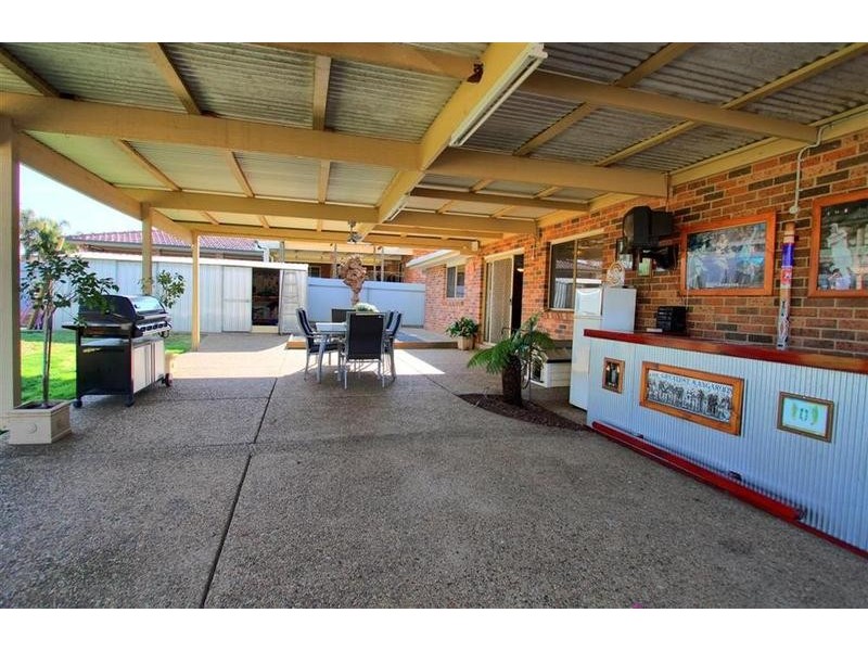 8 Hume Street, Lake Albert NSW 2650