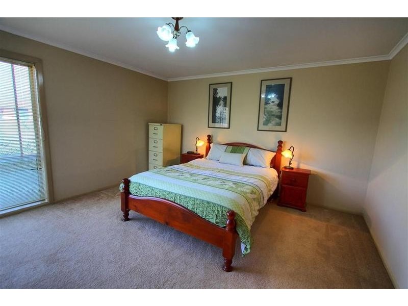 6 Grevillea Crescent, Lake Albert NSW 2650