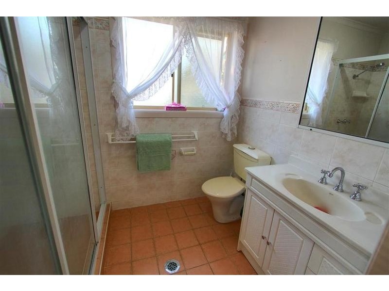 6 Grevillea Crescent, Lake Albert NSW 2650