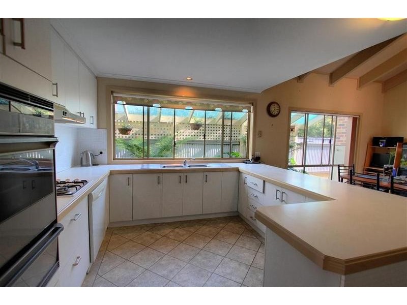 6 Grevillea Crescent, Lake Albert NSW 2650