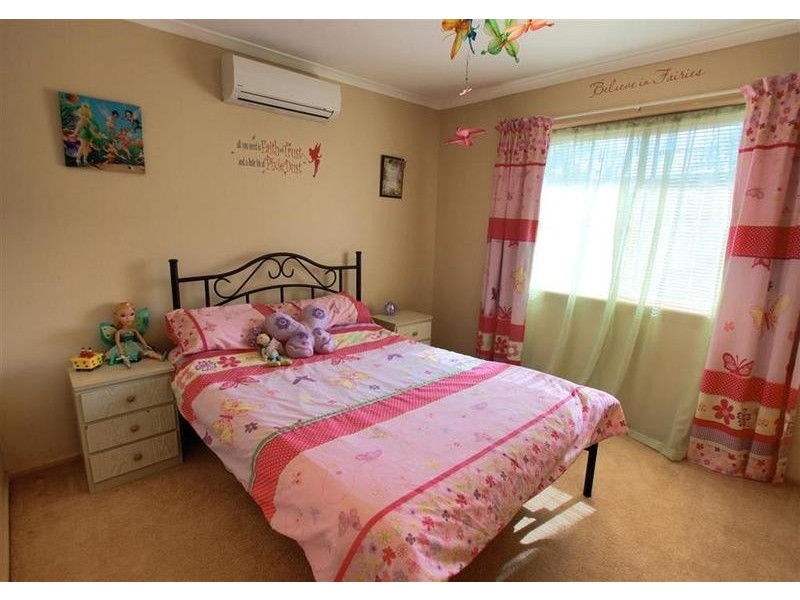 6 Grevillea Crescent, Lake Albert NSW 2650