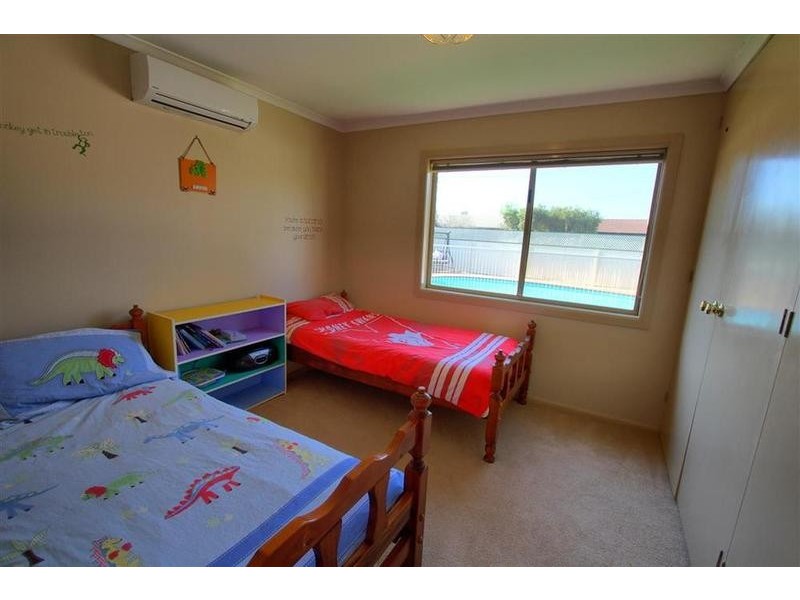 6 Grevillea Crescent, Lake Albert NSW 2650