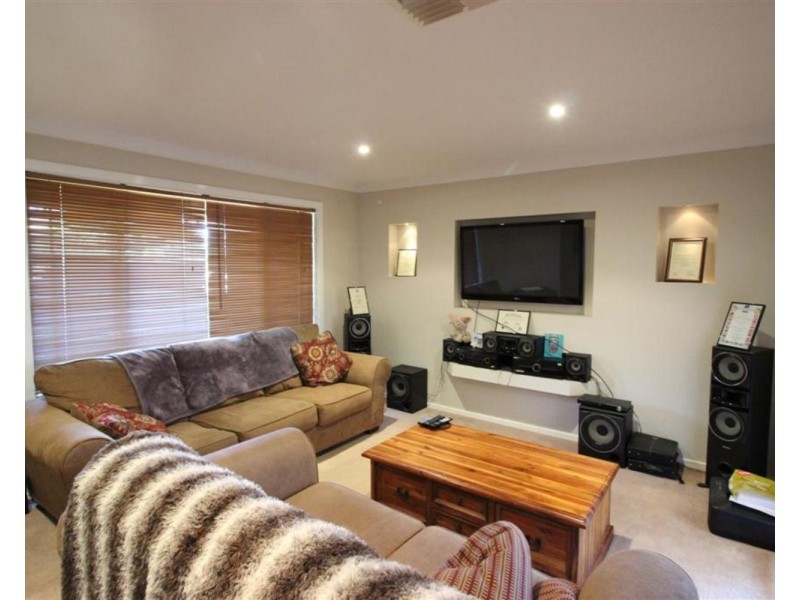 13 Kirrang Avenue, Glenfield Park NSW 2650
