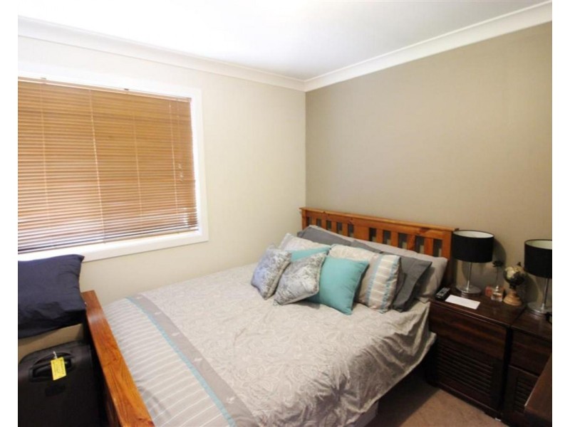 13 Kirrang Avenue, Glenfield Park NSW 2650