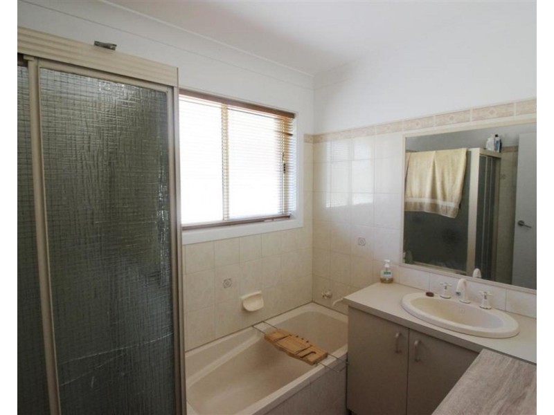 13 Kirrang Avenue, Glenfield Park NSW 2650