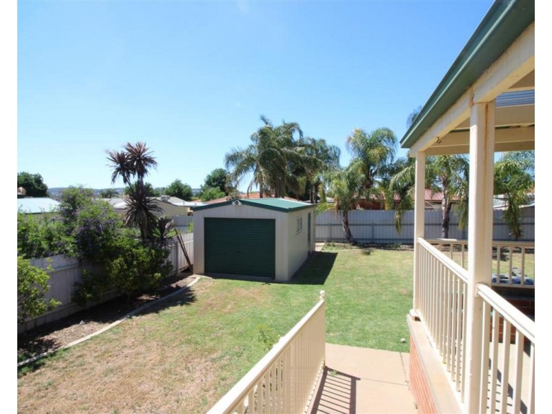 13 Kirrang Avenue, Glenfield Park NSW 2650
