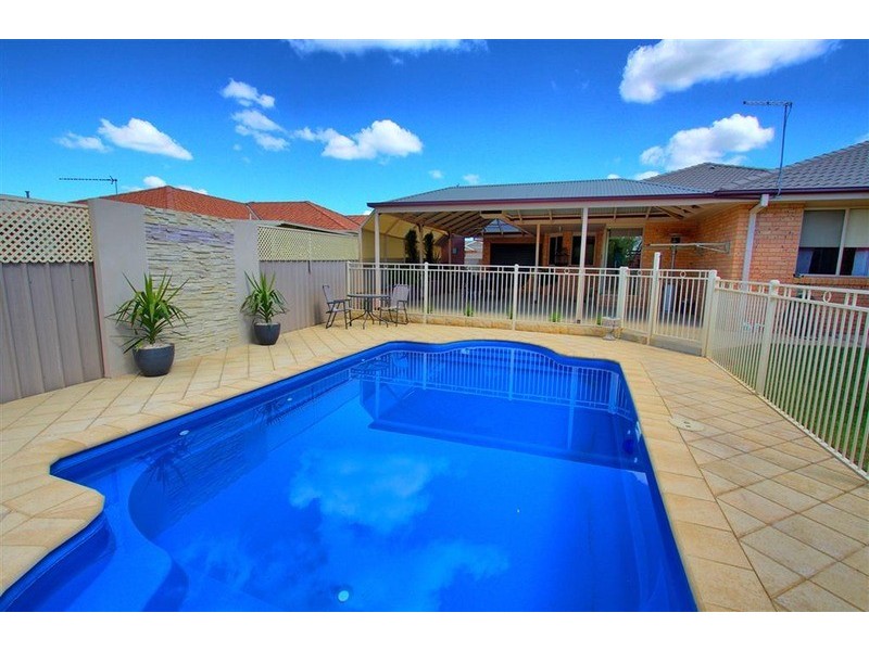 18 Gidgee Place, Glenfield Park NSW 2650