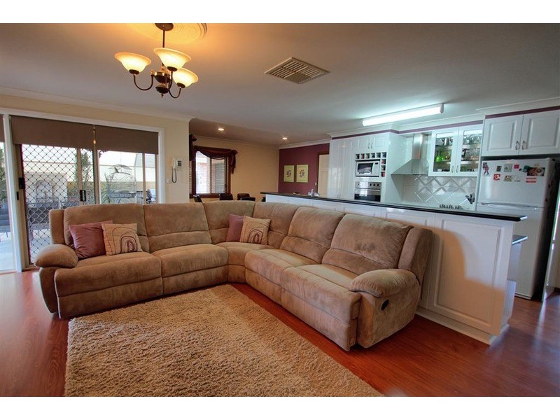 18 Gidgee Place, Glenfield Park NSW 2650