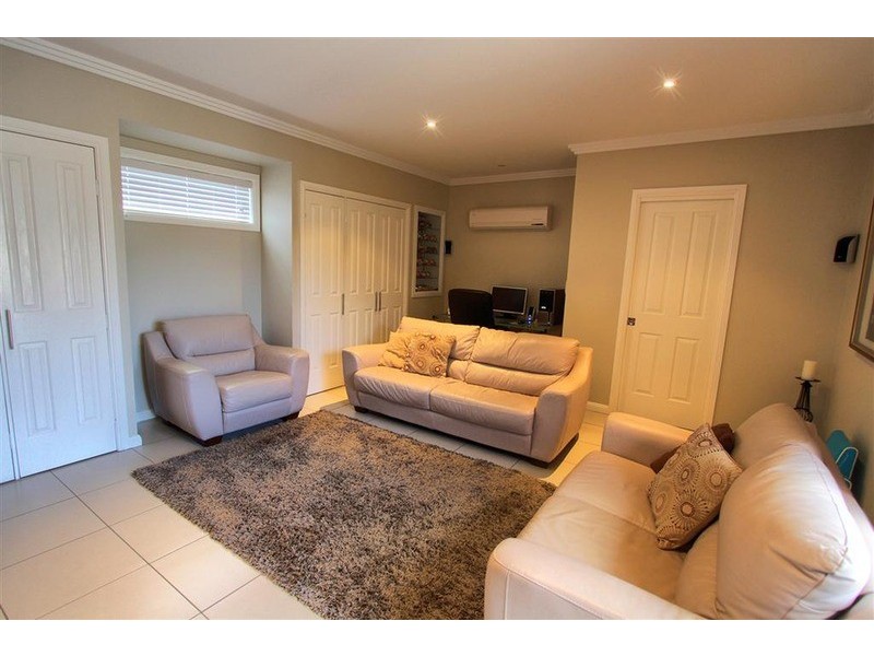 18 Gidgee Place, Glenfield Park NSW 2650
