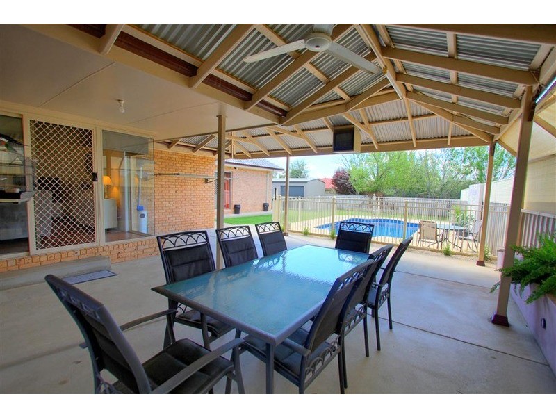 18 Gidgee Place, Glenfield Park NSW 2650