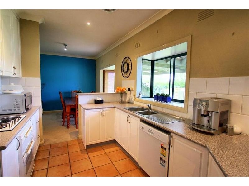 9 Lansdowne Avenue, Lake Albert NSW 2650