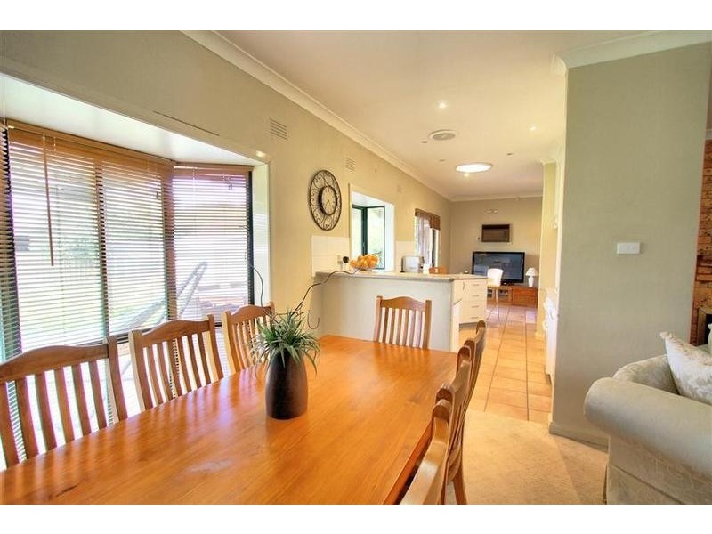 9 Lansdowne Avenue, Lake Albert NSW 2650