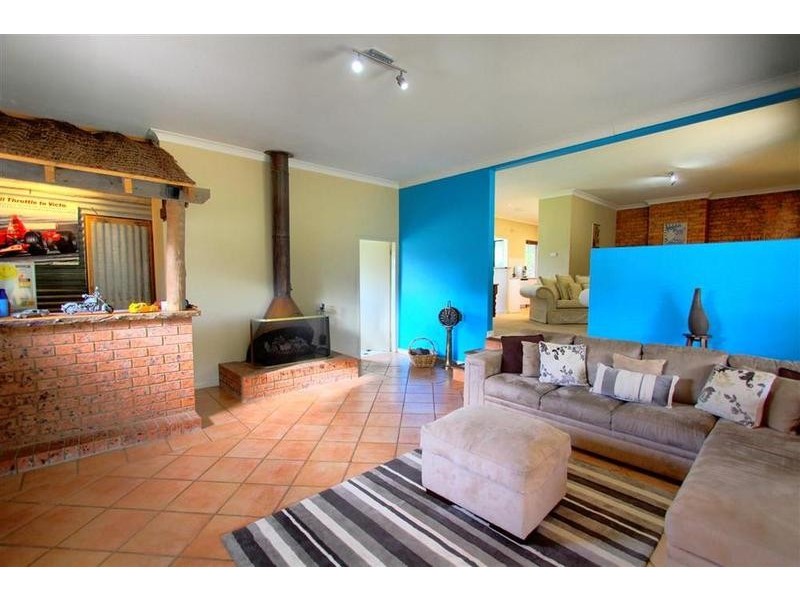 9 Lansdowne Avenue, Lake Albert NSW 2650