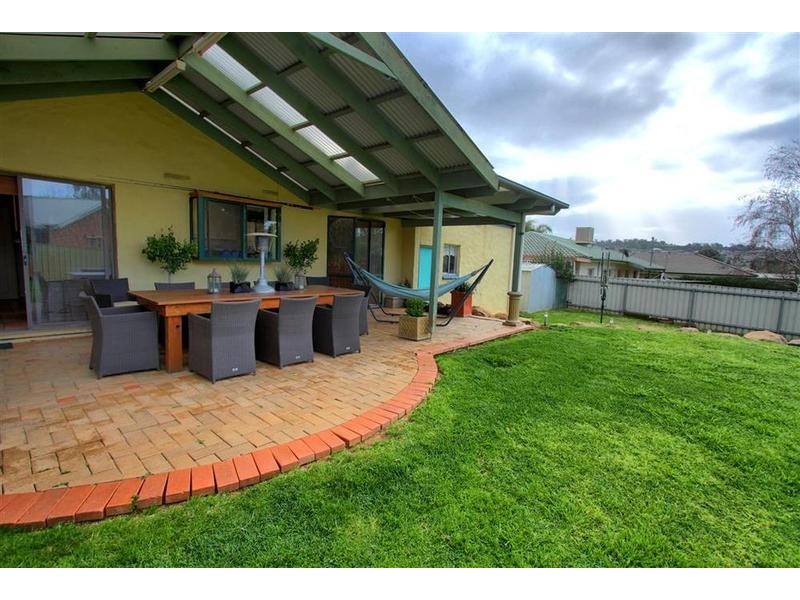 9 Lansdowne Avenue, Lake Albert NSW 2650