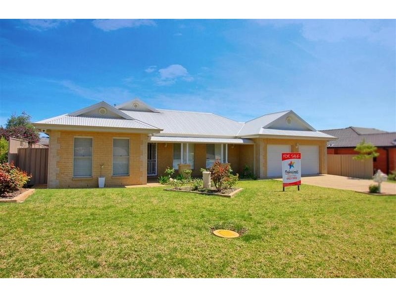 51 Yarrawah Crescent, Bourkelands NSW 2650