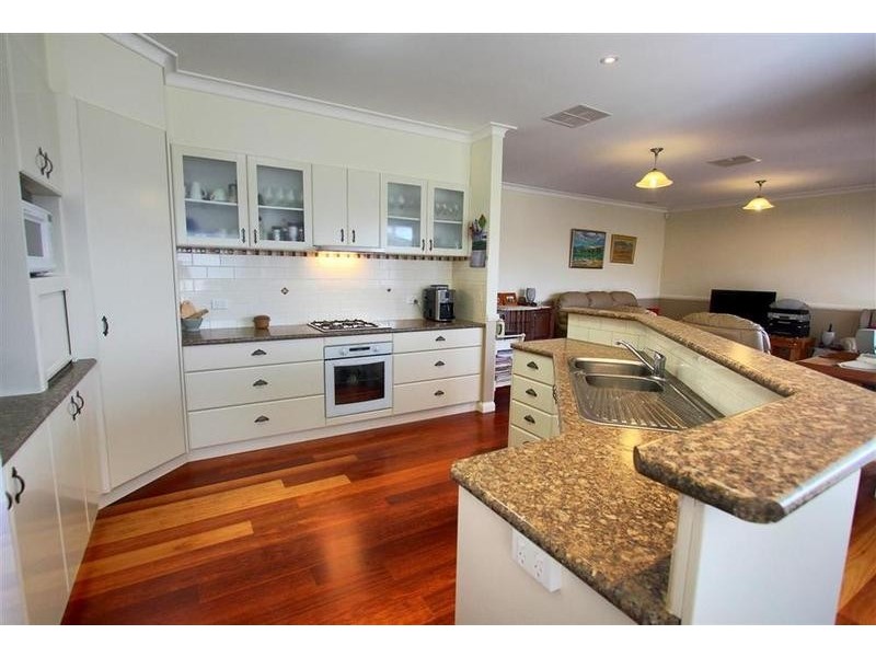 51 Yarrawah Crescent, Bourkelands NSW 2650