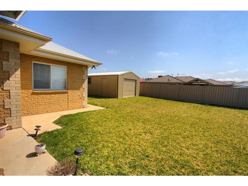 51 Yarrawah Crescent, Bourkelands NSW 2650