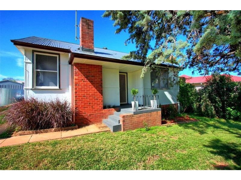 8 Margaret Avenue, Mount Austin NSW 2650
