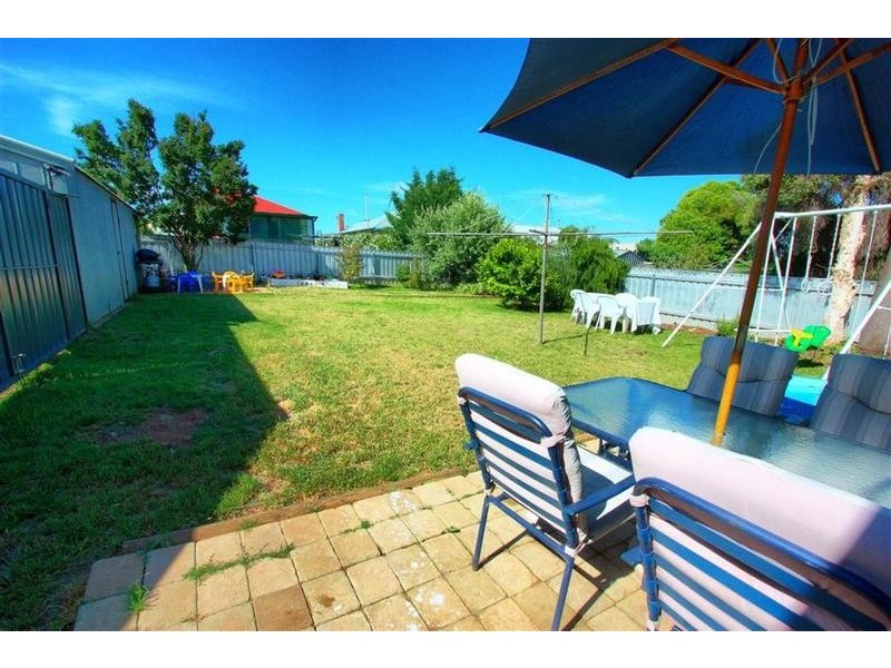 8 Margaret Avenue, Mount Austin NSW 2650