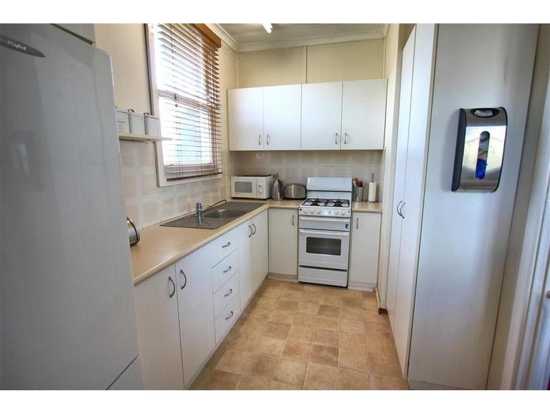 8 Margaret Avenue, Mount Austin NSW 2650