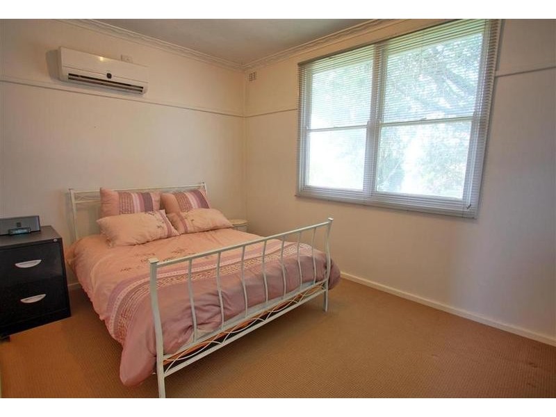 8 Margaret Avenue, Mount Austin NSW 2650