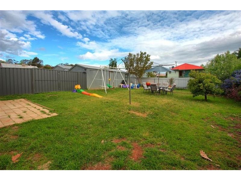 8 Margaret Avenue, Mount Austin NSW 2650