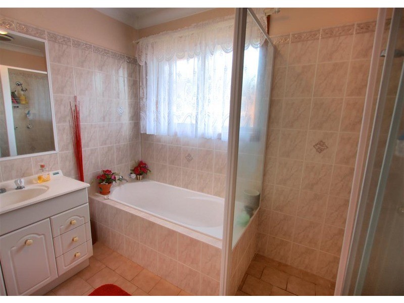 21 Nunkeri Street, Glenfield Park NSW 2650