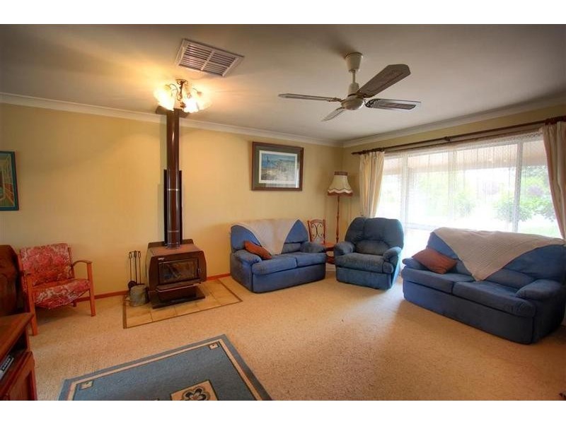 13 John Street, The Rock NSW 2655