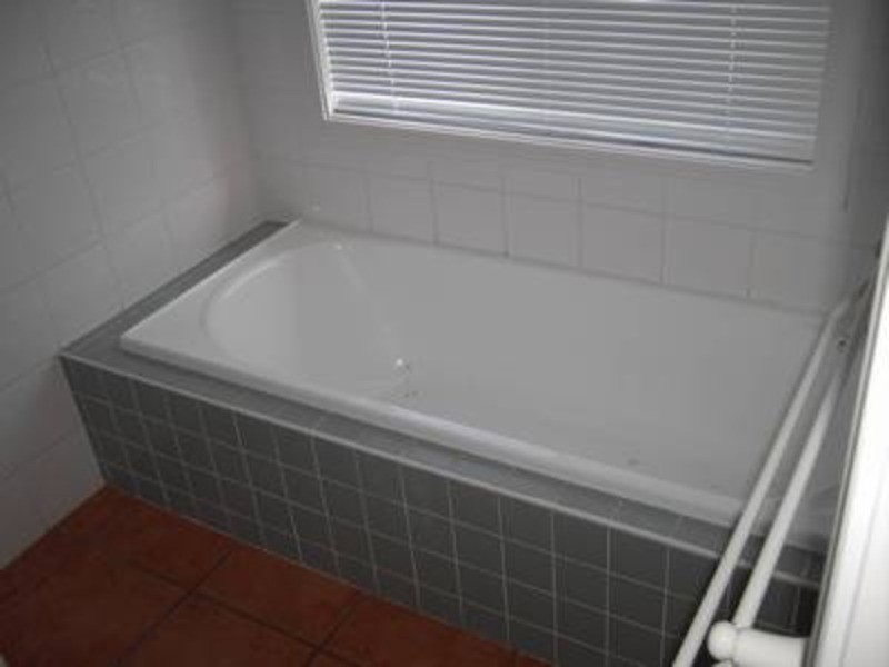 2 Galleon Place, Estella NSW 2650