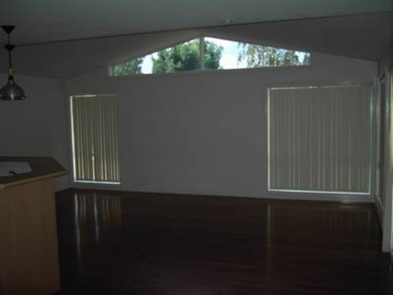 2 Galleon Place, Estella NSW 2650