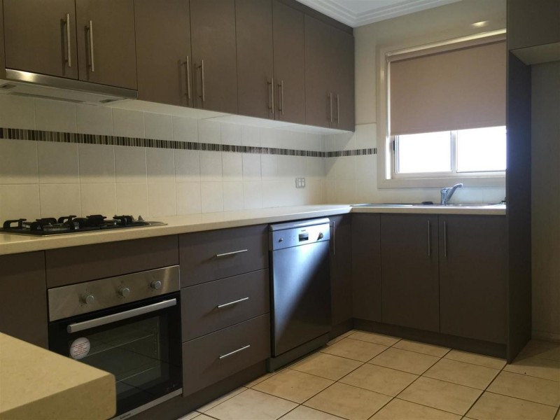 1/5 Barton Street, Lloyd NSW 2650