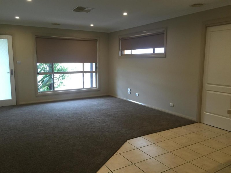 1/5 Barton Street, Lloyd NSW 2650