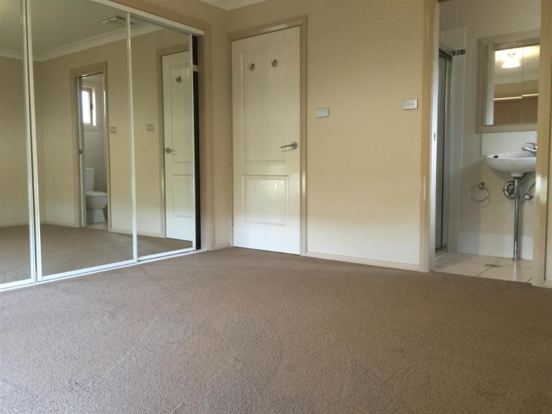 1/5 Barton Street, Lloyd NSW 2650