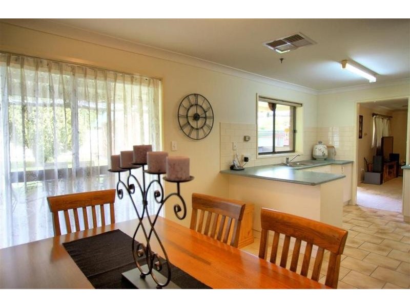 50 Maple Road, Lake Albert NSW 2650