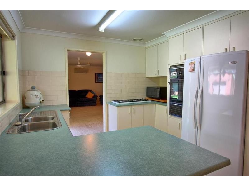 50 Maple Road, Lake Albert NSW 2650